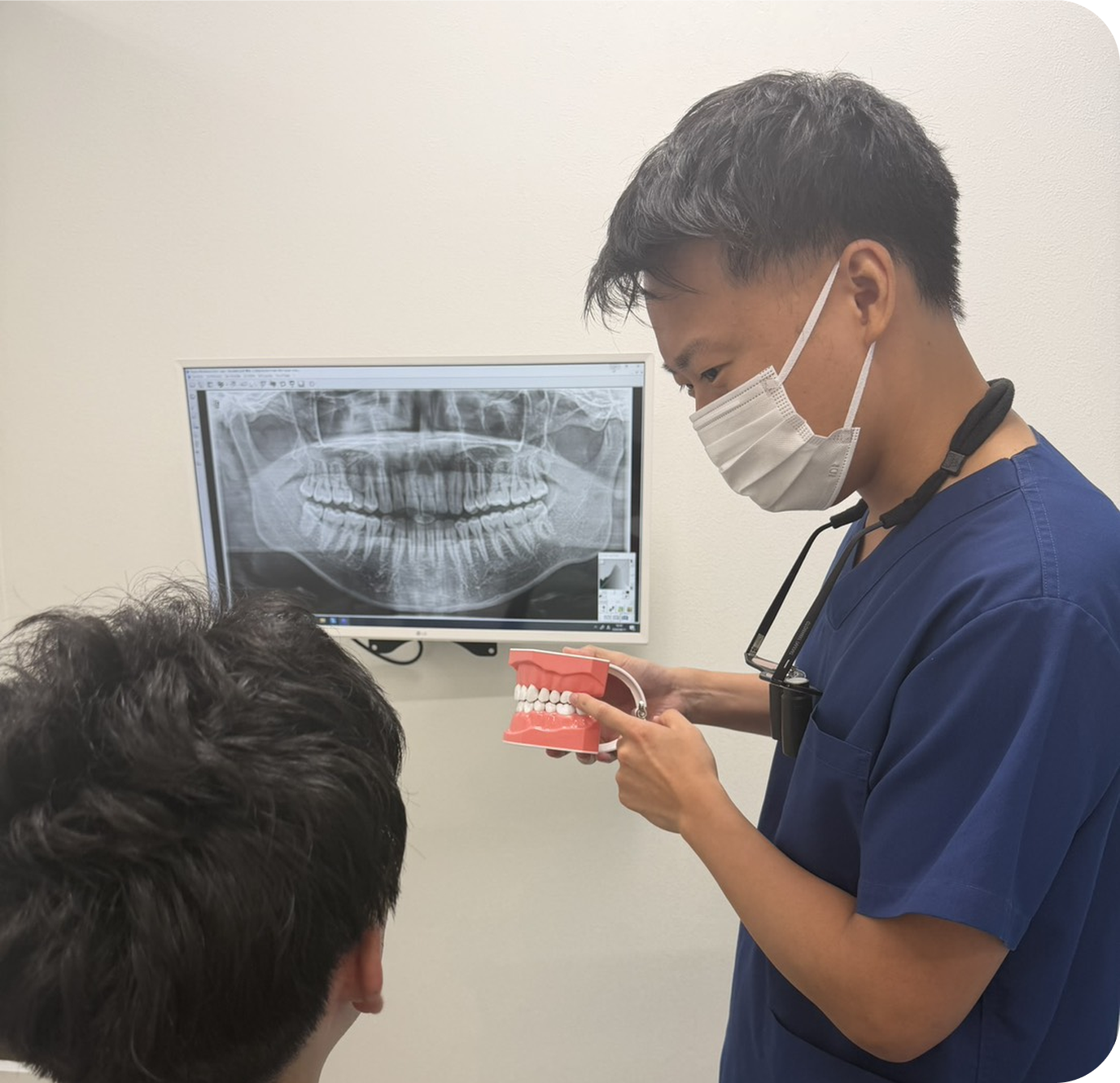 レントゲン画像で説明する院長